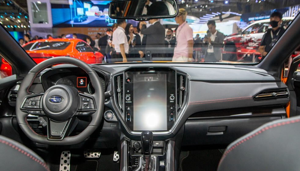 11.6-inch touchscreen with Apple CarPlay, Android Auto and modern control system.